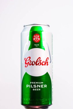 Grolsch Premium Pilsner - Grolsch Premium Lager, Hollanda Grolsch Bira Fabrikası 'nın amiral gemisi. Romanya, Bükreş 'te stüdyo fotoğraf çekimi, 2020