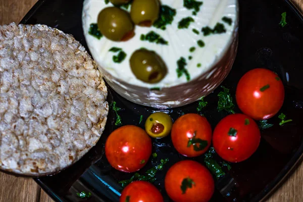 Tasty White Cheese Spices Olives Cherry Tomatoes Cutting Board — Stock Photo, Image