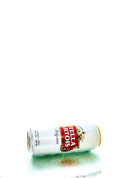 2021年罗马尼亚布加勒斯特的Stella Artois啤酒罐头 — 图库照片