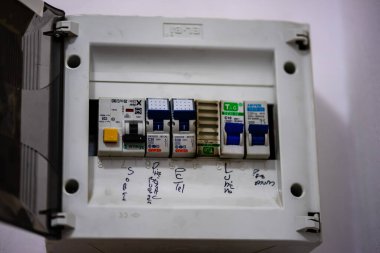 Küçük ev için elektrik anahtarı paneli