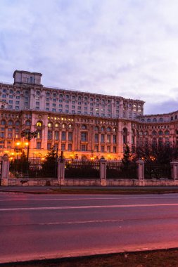 Romanya 'nın başkenti Bükreş' teki Parlamento Sarayı (Palatul Parlamentului) 2020