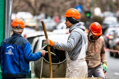 Romanya 'nın Bükreş kentinde inşaat işçileri, 2021