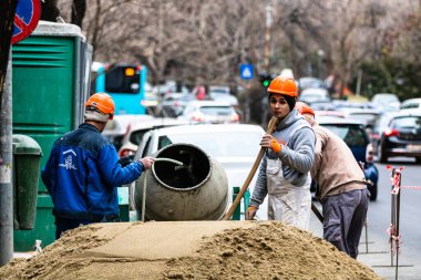 Romanya 'nın Bükreş kentinde inşaat işçileri, 2021