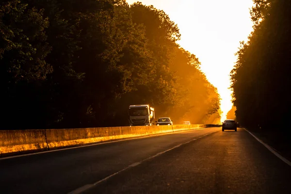 Κυκλοφορία Ώρα Αιχμής Κυκλοφοριακό Μποτιλιάρισμα Αυτοκίνητα Στο Δρόμο Ηλιοβασίλεμα Στο — Φωτογραφία Αρχείου