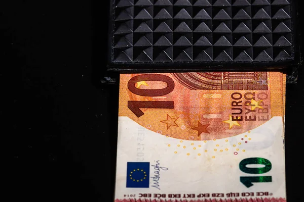 Eurobankovky Izolované Černé Peněžence — Stock fotografie