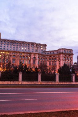 Romanya 'nın başkenti Bükreş' teki Parlamento Sarayı (Palatul Parlamentului) 2020