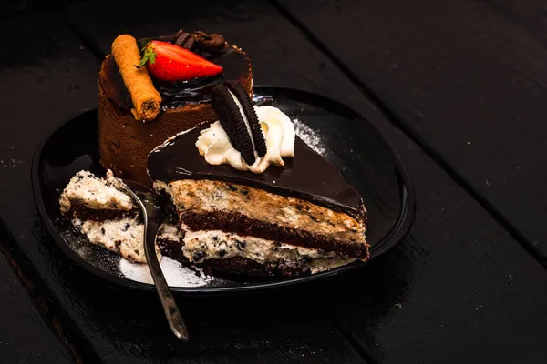 Çikolatalı mus tatlısı. Çikolatalı kek.