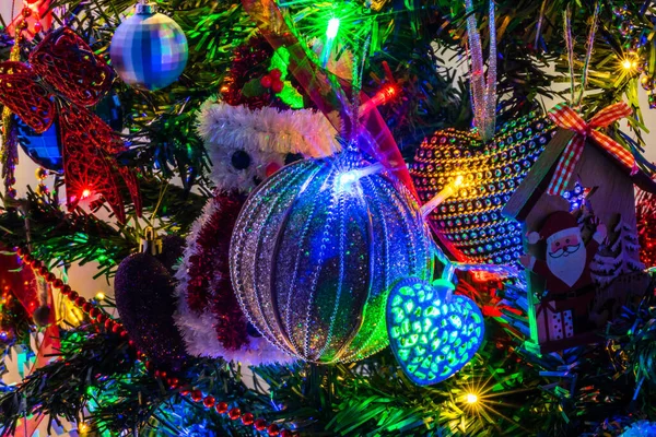 Χριστουγεννιάτικη Διακόσμηση Χριστουγεννιάτικο Δέντρο Χριστουγεννιάτικα Φώτα — Φωτογραφία Αρχείου