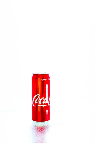 Gotas Água Lata Clássica Coca Cola Bucareste Romênia 2021 — Fotografia de Stock