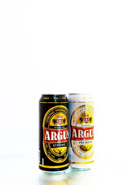 Argus Premium Lager Beer 슈퍼마켓은 브랜드 맥주를 소유하고 루마니아 부쿠레슈티 — 스톡 사진