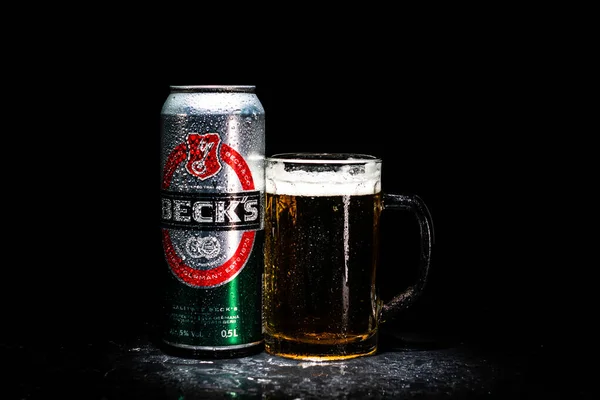 Can Beck Becks Beer Beer Glass Dark Background Illustrative Editorial — Stock Photo, Image