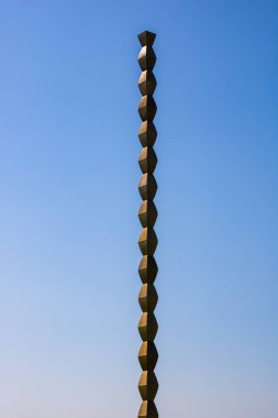 Sonsuz Sütun (Sonsuz Sütun veya Coloana Infinitului) Romanya 'nın Targu Jiu kentinde Konstantin Brancusi tarafından yapıldı. Unesco Dünya Mirası 'nın önemli bir parçası.