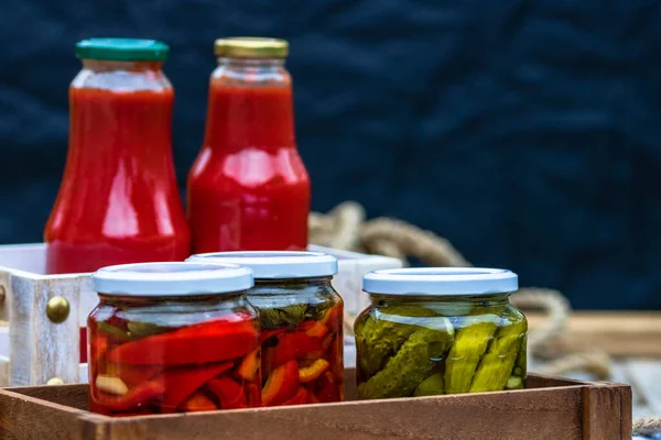 Botellas Salsa Tomate Conservado Conservas Concepto Alimentos Escabeche Aislado Una —  Fotos de Stock
