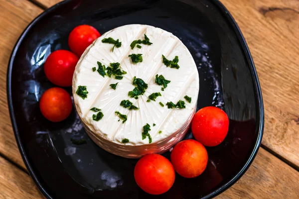 Tasty White Cheese Spices Cherry Tomatoes Cutting Board — Stock Photo, Image