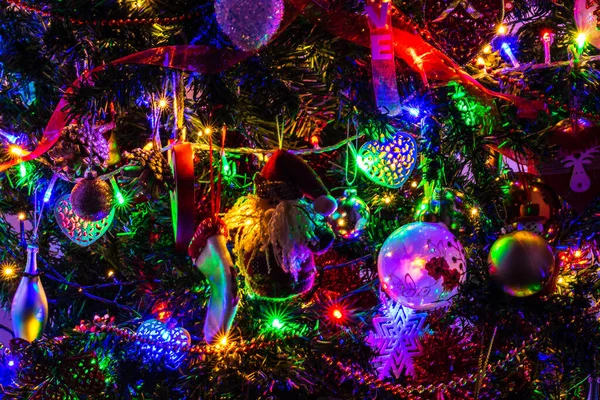 Weihnachtsschmuck Christbaum Mit Weihnachtsbeleuchtung — Stockfoto