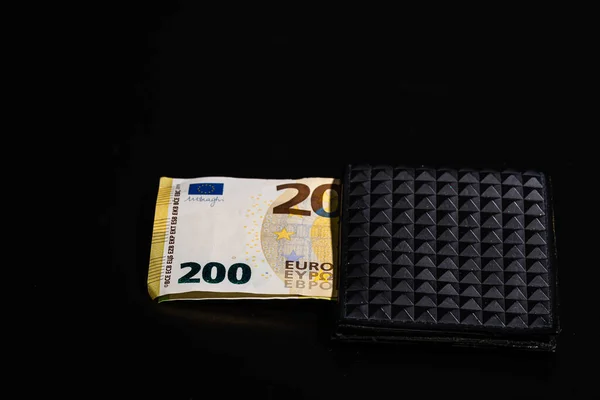 Billetes 200 Euros Una Billetera Negra Aislada —  Fotos de Stock
