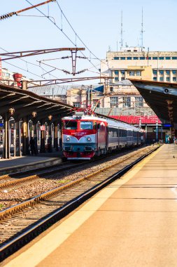 Bükreş, Romanya 'daki Bükreş (Gara de Nord Bükreş) tren istasyonunda ya da hareket halindeki tren platformunda 2022