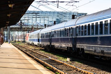 Bükreş, Romanya 'daki Bükreş (Gara de Nord Bükreş) tren istasyonunda ya da hareket halindeki tren platformunda 2022