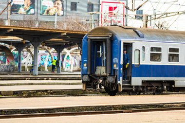 Bükreş, Romanya 'daki Bükreş (Gara de Nord Bükreş) tren istasyonunda ya da hareket halindeki tren platformunda 2022