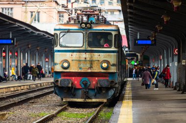 Bükreş, Romanya 'daki Bükreş (Gara de Nord Bükreş) tren istasyonunda ya da hareket halindeki tren platformunda 2022