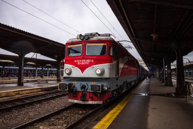 Bükreş, Romanya 'daki Bükreş (Gara de Nord Bükreş) tren istasyonunda ya da hareket halindeki tren platformunda 2022