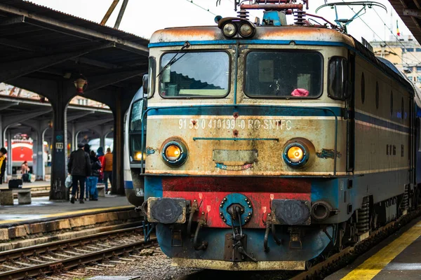 Bükreş, Romanya 'daki Bükreş (Gara de Nord Bükreş) tren istasyonunda ya da hareket halindeki tren platformunda 2022