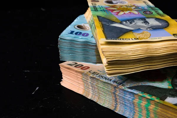 Bir yığın LEI Romanya parası. RON Leu Para Avrupa Para Birimi