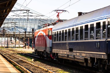 Bükreş, Romanya 'daki Bükreş (Gara de Nord Bükreş) tren istasyonunda ya da hareket halindeki tren platformunda 2022