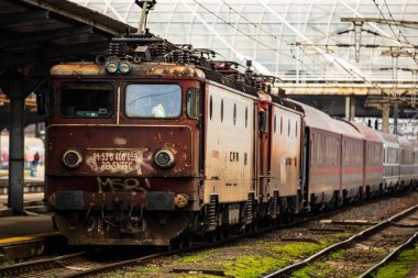 Bükreş, Romanya 'daki Bükreş (Gara de Nord Bükreş) tren istasyonunda ya da hareket halindeki tren platformunda 2022