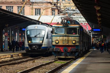 Bükreş, Romanya 'daki Bükreş (Gara de Nord Bükreş) tren istasyonunda ya da hareket halindeki tren platformunda 2022