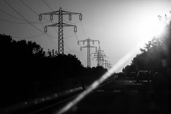 ラッシュ時の車の交通 交通渋滞 ルーマニアのブカレストで日没時の道路上の車 2021年 — ストック写真