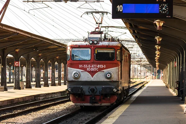 Bükreş, Romanya 'daki Bükreş (Gara de Nord Bükreş) tren istasyonunda ya da hareket halindeki tren platformunda 2022