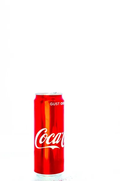 Капли Воды Классической Банке Coca Cola Бухаресте Румыния 2021 — стоковое фото