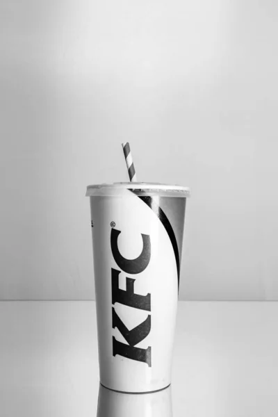肯德基喝纸杯 2021年 罗马尼亚布加勒斯特 — 图库照片