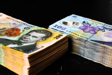 Bir yığın LEI Romanya parası. RON Leu Para Avrupa Para Birimi