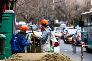 Romanya 'nın Bükreş kentinde inşaat işçileri, 2021