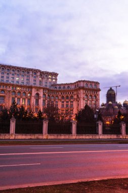 Romanya 'nın başkenti Bükreş' teki Parlamento Sarayı (Palatul Parlamentului) 2020