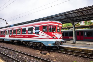 Bükreş, Romanya 'daki Bükreş (Gara de Nord Bükreş) tren istasyonunda ya da hareket halindeki tren platformunda 2022
