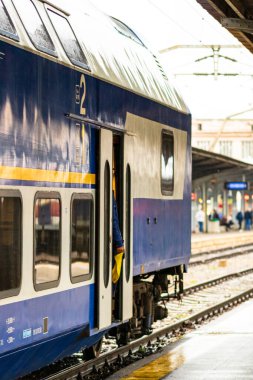 Bükreş, Romanya 'daki Bükreş (Gara de Nord Bükreş) tren istasyonunda ya da hareket halindeki tren platformunda 2022