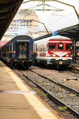 Bükreş, Romanya 'daki Bükreş (Gara de Nord Bükreş) tren istasyonunda ya da hareket halindeki tren platformunda 2022
