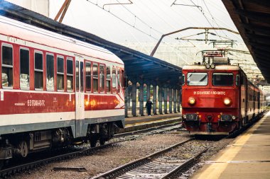 Bükreş, Romanya 'daki Bükreş (Gara de Nord Bükreş) tren istasyonunda ya da hareket halindeki tren platformunda 2022