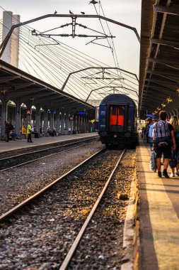Bükreş, Romanya 'daki Bükreş (Gara de Nord Bükreş) tren istasyonunda ya da hareket halindeki tren platformunda 2022