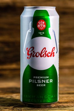 Grolsch Premium Pilsner - Grolsch Premium Lager, Hollanda Grolsch Bira Fabrikası 'nın amiral gemisi. Romanya, Bükreş 'te stüdyo fotoğraf çekimi, 2020