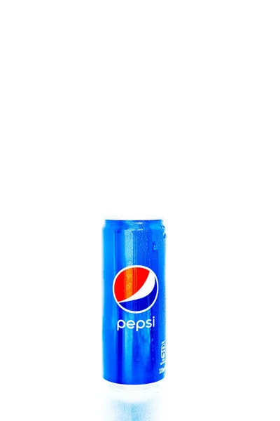 Puszka Pepsi Kropelkami Wody Bukareszcie Rumunia 2021 — Zdjęcie stockowe
