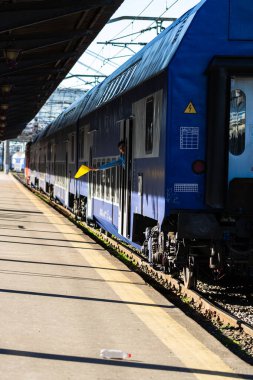Bükreş, Romanya 'daki Bükreş (Gara de Nord Bükreş) tren istasyonunda ya da hareket halindeki tren platformunda 2022