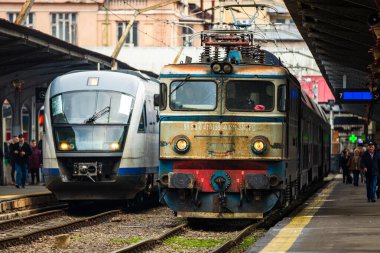 Bükreş, Romanya 'daki Bükreş (Gara de Nord Bükreş) tren istasyonunda ya da hareket halindeki tren platformunda 2022