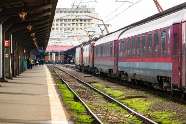 Bükreş, Romanya 'daki Bükreş (Gara de Nord Bükreş) tren istasyonunda ya da hareket halindeki tren platformunda 2022