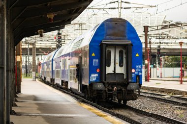 Bükreş, Romanya 'daki Bükreş (Gara de Nord Bükreş) tren istasyonunda ya da hareket halindeki tren platformunda 2022