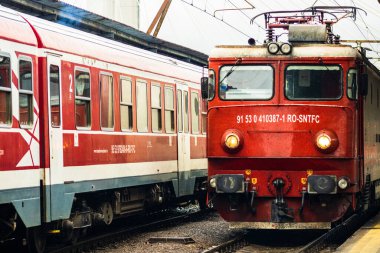 Bükreş, Romanya 'daki Bükreş (Gara de Nord Bükreş) tren istasyonunda ya da hareket halindeki tren platformunda 2022