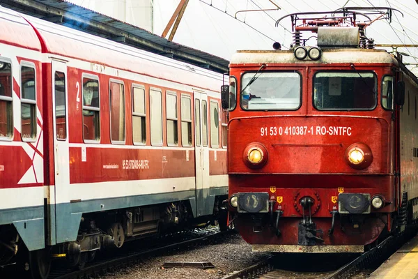 Comboio Movimento Plataforma Comboios Estação Ferroviária Norte Bucareste Gara Nord — Fotografia de Stock